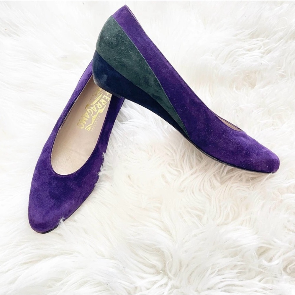 Salvatore Ferragamo Suede Wedge Loafers
Salvatote dust bag included